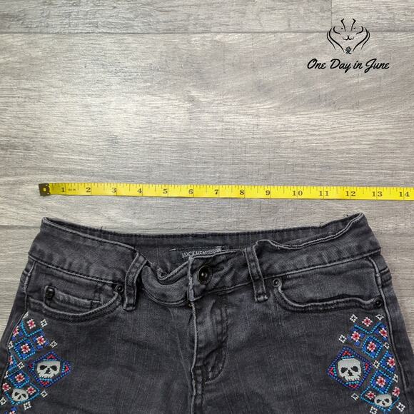 Black Heart Juniors Embroidered Low Rise Shorts Size 1 - Picture 3 of 7